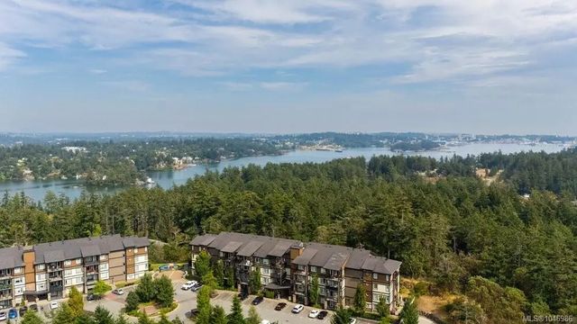 2 of 26 - 286 Wilfert Rd 307, View Royal, BC
