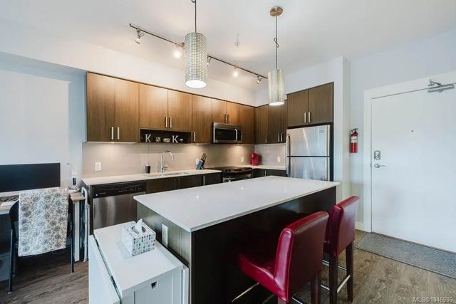 4 of 26 - 286 Wilfert Rd 307, View Royal, BC