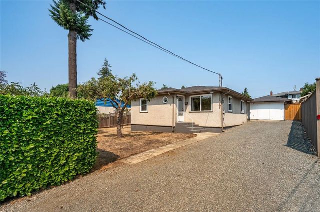 2 of 32 - 740 Begbie St, Nanaimo, BC