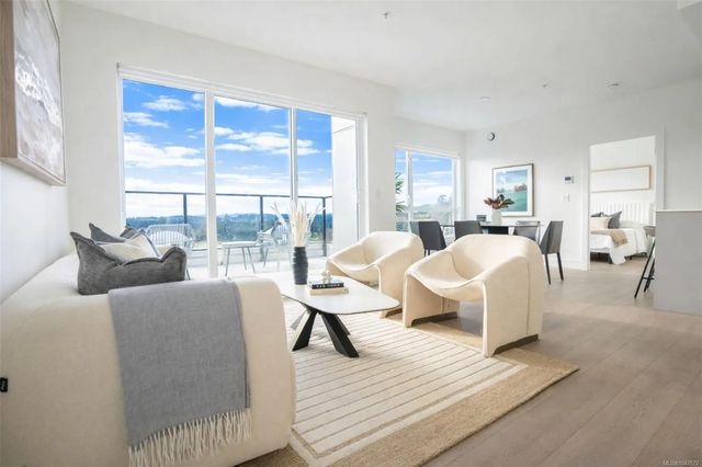 4 of 30 - 258 Helmcken Rd 203, View Royal, BC