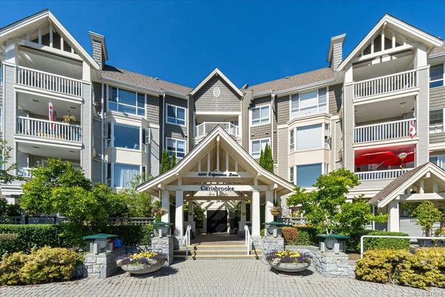 2 of 34 - 5620 Edgewater Lane 403, Nanaimo, BC