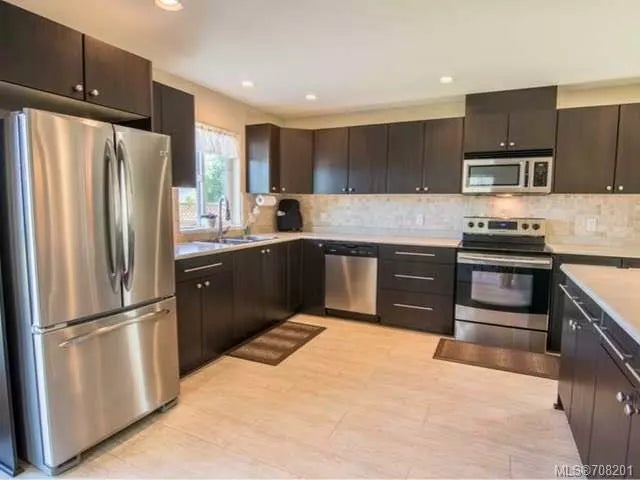 3 of 35 - 8025 Vye Rd, Crofton, BC