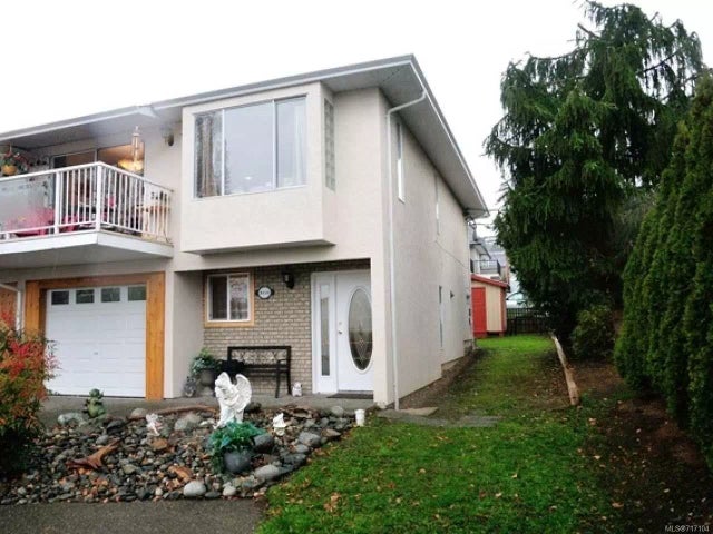 1 of 17 - 8110 Bertha St, Crofton, BC