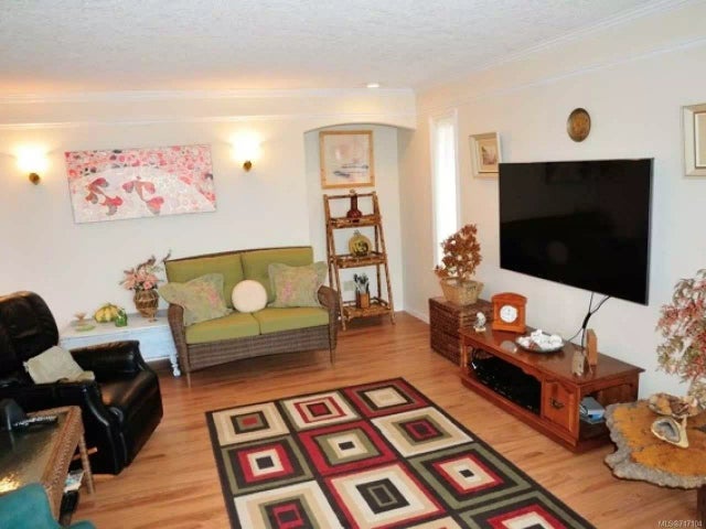 3 of 17 - 8110 Bertha St, Crofton, BC