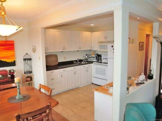 5 of 17 - 8110 Bertha St, Crofton, BC