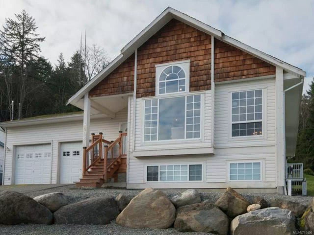 1 of 29 - 8008 Edmund St, Crofton, BC