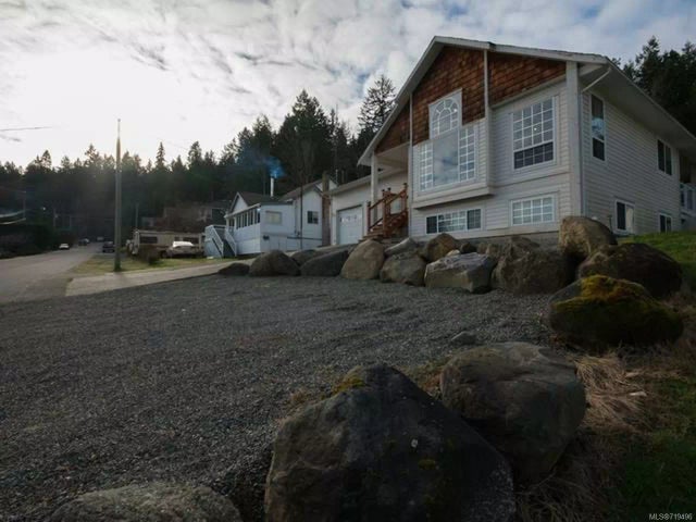 3 of 29 - 8008 Edmund St, Crofton, BC