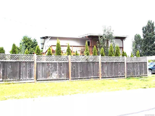 3 of 7 - 8020 Queen St, Crofton, BC