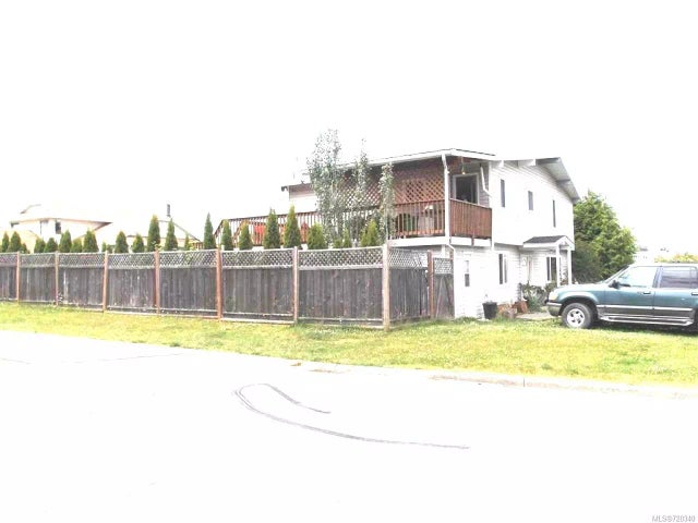 4 of 7 - 8020 Queen St, Crofton, BC