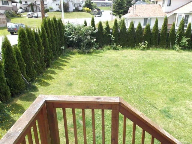 5 of 7 - 8020 Queen St, Crofton, BC