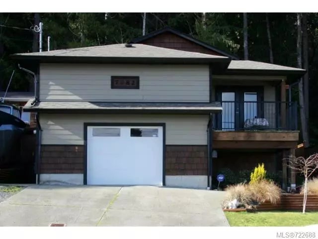 1 of 10 - 7982 Edmund St, Crofton, BC