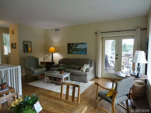 2 of 20 - 1584 Adelaide St 4, Crofton, BC