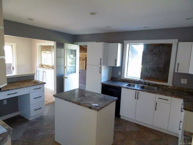 3 of 19 - 8029 Queen St, Crofton, BC