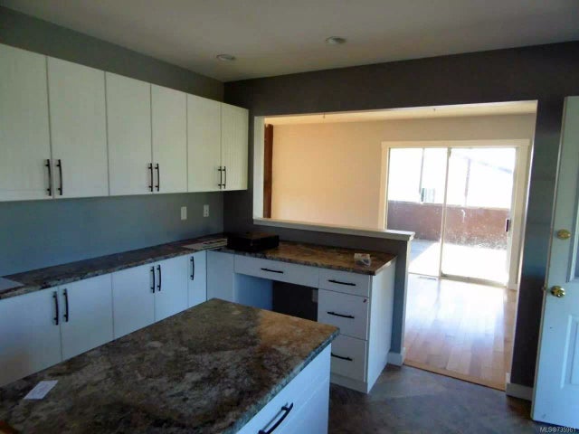 4 of 19 - 8029 Queen St, Crofton, BC