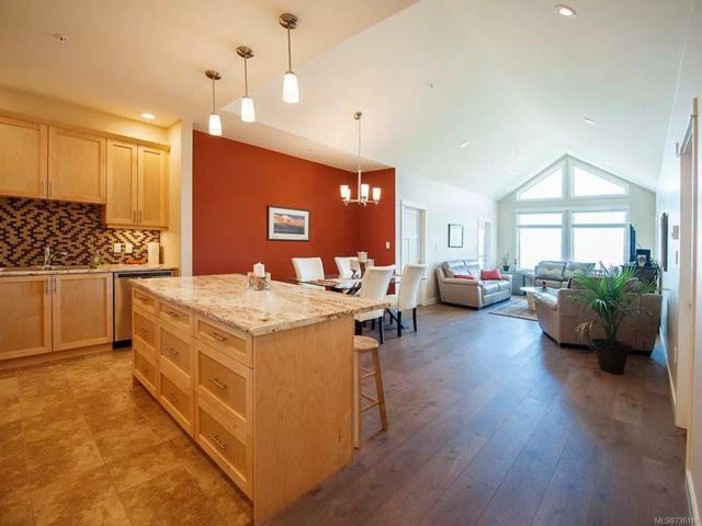 2 of 20 - 1533 Joan Ave 301, Crofton, BC