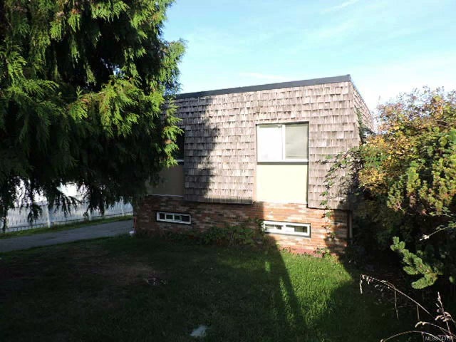 1 of 20 - 8123 Arthur St, Crofton, BC