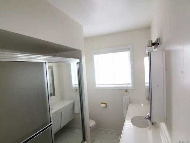 5 of 9 - 8028 Queen St, Crofton, BC