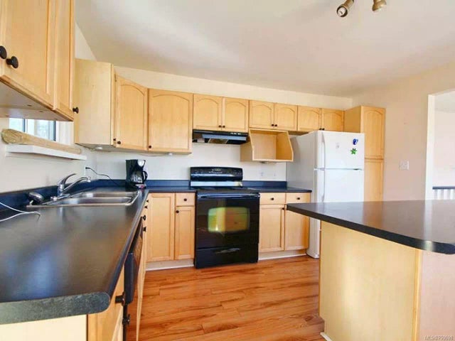 2 of 24 - 8020 Queen St, Crofton, BC