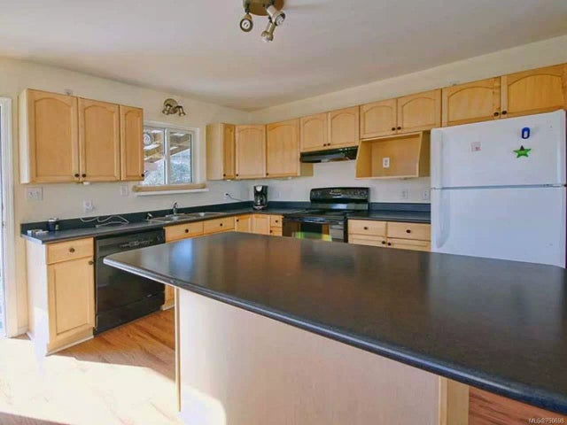 3 of 24 - 8020 Queen St, Crofton, BC