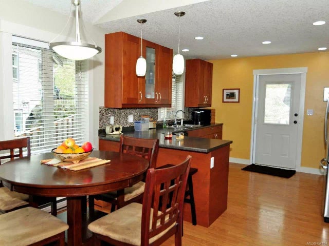 2 of 10 - 1584 Adelaide St 7, Crofton, BC