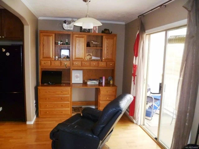 4 of 9 - 8077 Queen St, Crofton, BC