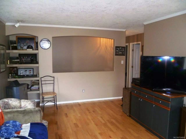 5 of 9 - 8077 Queen St, Crofton, BC