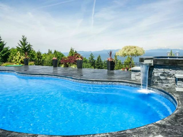 4 of 74 - 5512 Hiquebran Rd, Nanaimo, BC