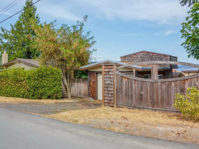 2 of 23 - 8059 Edmund St, Crofton, BC