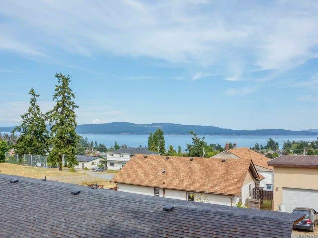 3 of 23 - 8059 Edmund St, Crofton, BC