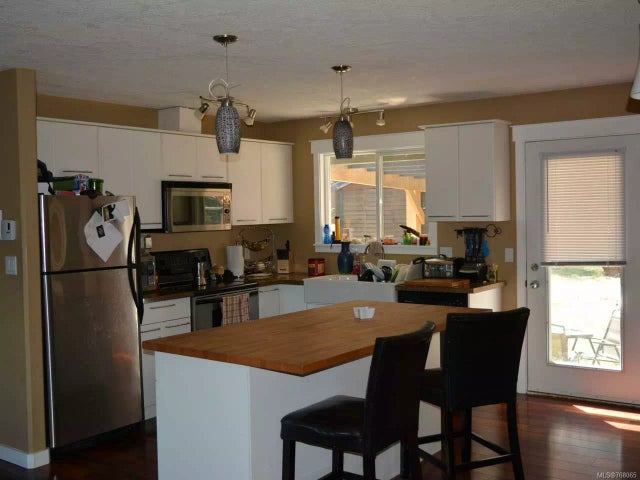 2 of 11 - 8058 Musgrave St, Crofton, BC