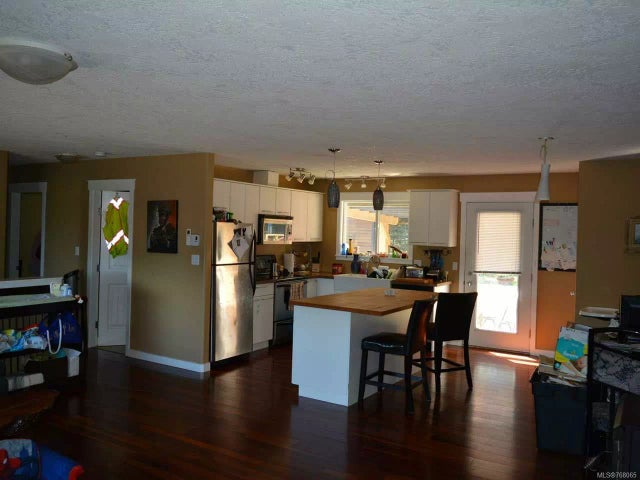 3 of 11 - 8058 Musgrave St, Crofton, BC