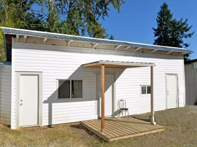 3 of 10 - 1586 Mckibbon Rd, Errington, BC