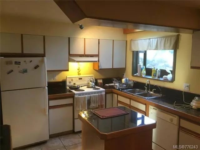 3 of 7 - 1315 Cherry Point Rd, Cowichan Bay, BC