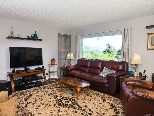 2 of 26 - 1627 Simon Pl, Cowichan Bay, BC