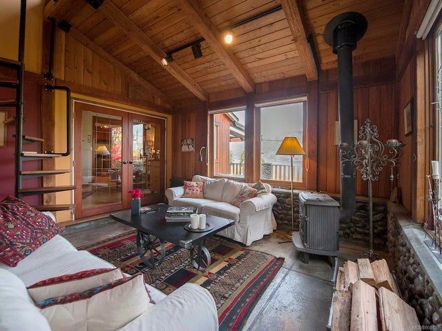 2 of 16 - 1770 Fenwick Rd, Cowichan Bay, BC