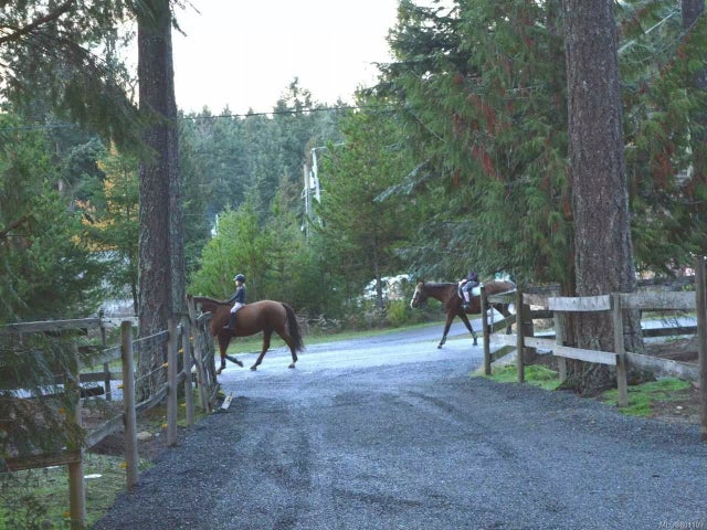 2 of 17 - 1990 Pierpont Rd, Coombs, BC