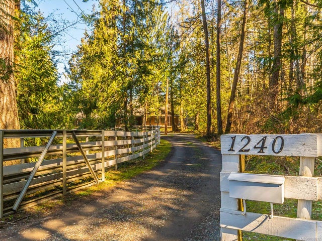 1 of 38 - 1240 Errington Rd, Errington, BC