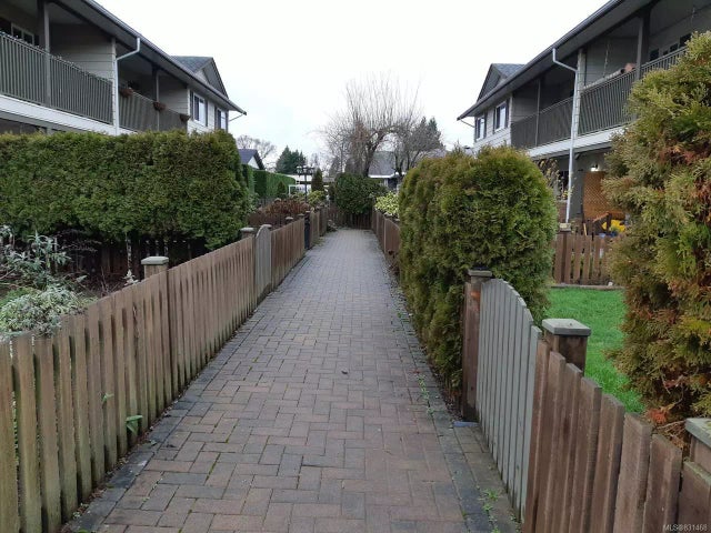 2 of 3 - 491 Lakes Rd 8, Duncan, BC