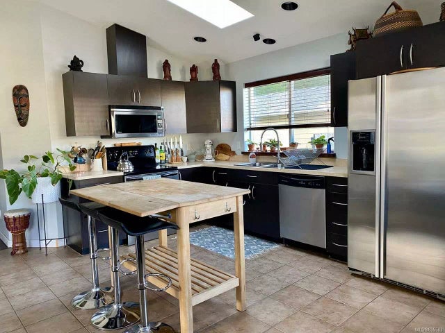 2 of 10 - 1749 Whibley Rd 4, Coombs, BC