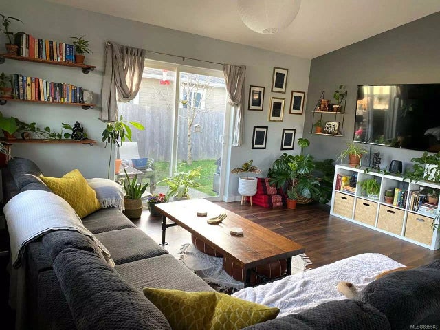 3 of 10 - 1749 Whibley Rd 4, Coombs, BC