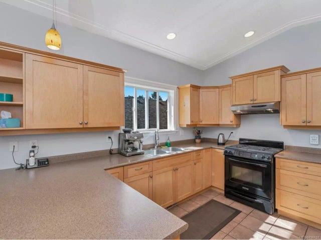 2 of 37 - 1591 Simon Pl, Cowichan Bay, BC