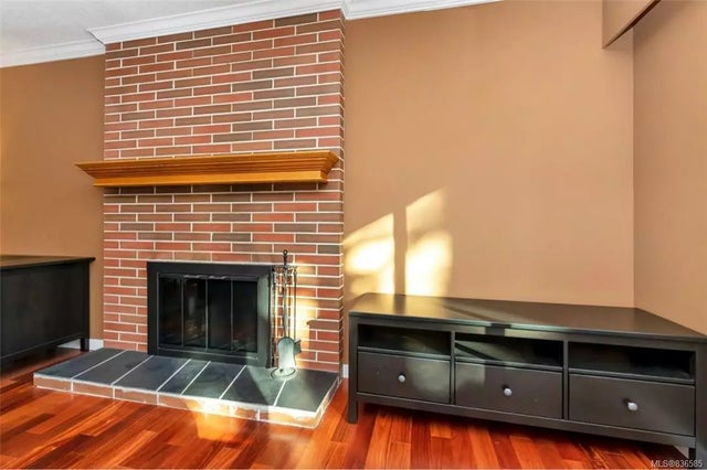 3 of 32 - 1662 Longacre Dr, Saanich, BC