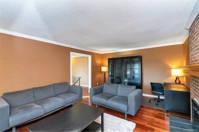 4 of 32 - 1662 Longacre Dr, Saanich, BC