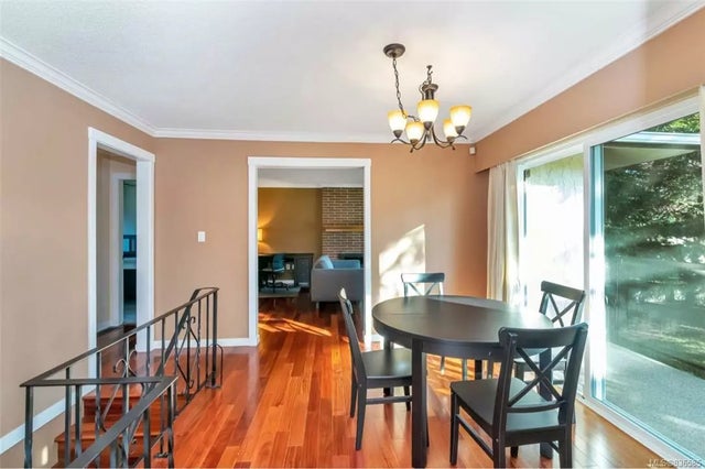 5 of 32 - 1662 Longacre Dr, Saanich, BC