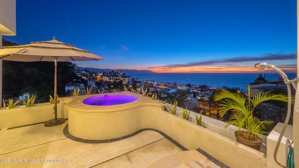 27 Ecuador Casa Adan, Puerto Vallarta