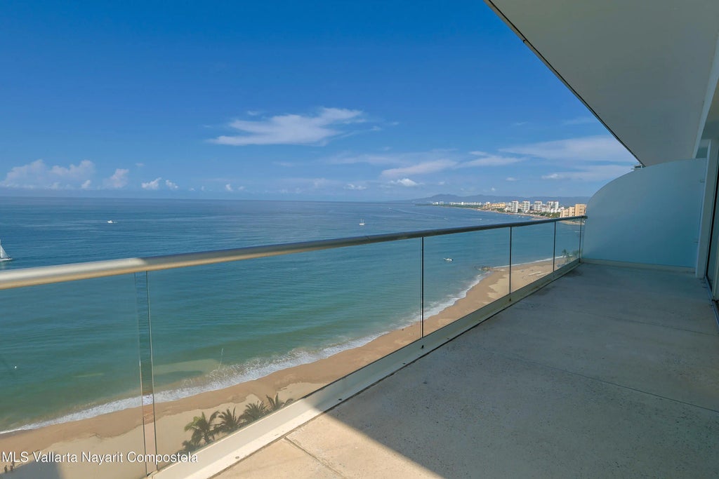 2485 Av. Francisco Medina Ascencio 15-a Peninsula T1 15-a, Puerto Vallarta