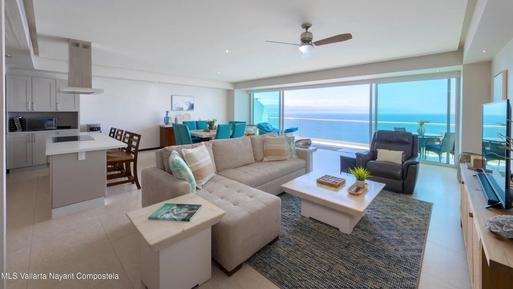 2485 Blv. Fco. Medina Asencio 23b Peninsula, Puerto Vallarta