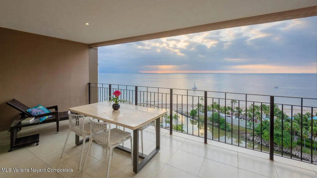 2477 Ave. Francisco Medina Ascensio 1208 T3 Grand Venetian 1208 T3, Puerto Vallarta