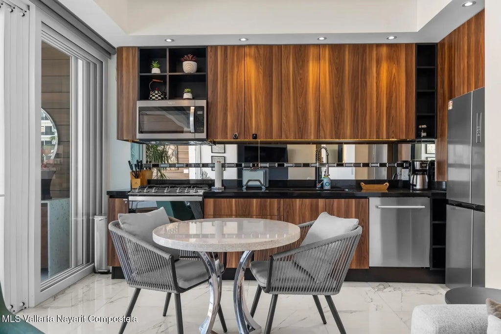 207 Calle Constitucion 204 D'esire, Puerto Vallarta