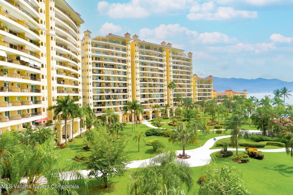 625 Blv Francisco Medina Ascencio Bay View Grand C-403 Bay View Grand, Puerto Vallarta